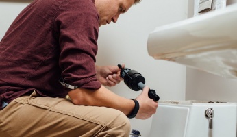 how much do plumbers make